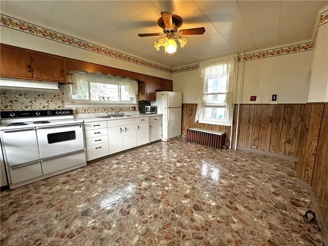 309 Washington Street, Mt Pleasant Boro, PA 15666