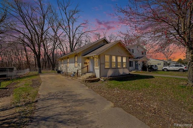 203 Boman Street, Flushing, MI 48433