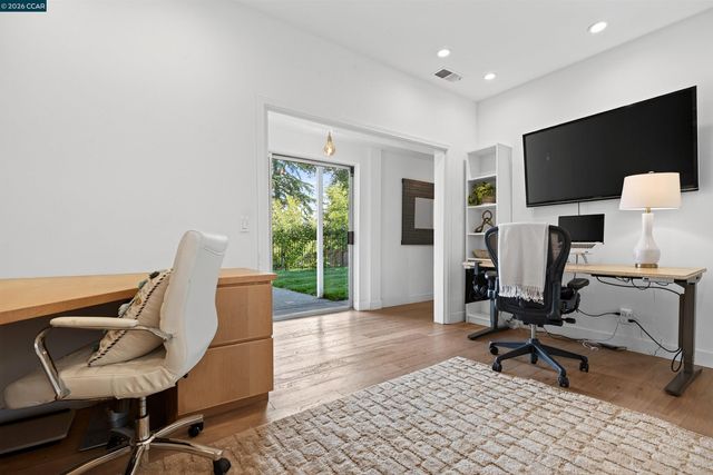 11 Las Palomas, Orinda, CA 94563