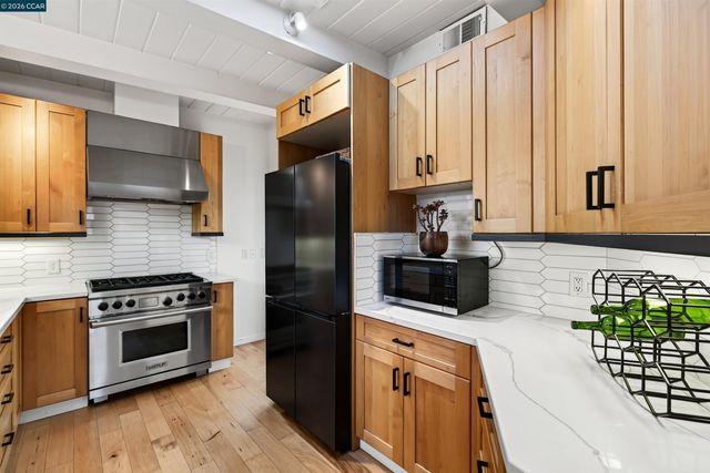 11 Las Palomas, Orinda, CA 94563