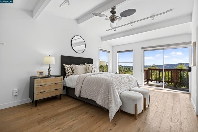 11 Las Palomas, Orinda, CA 94563