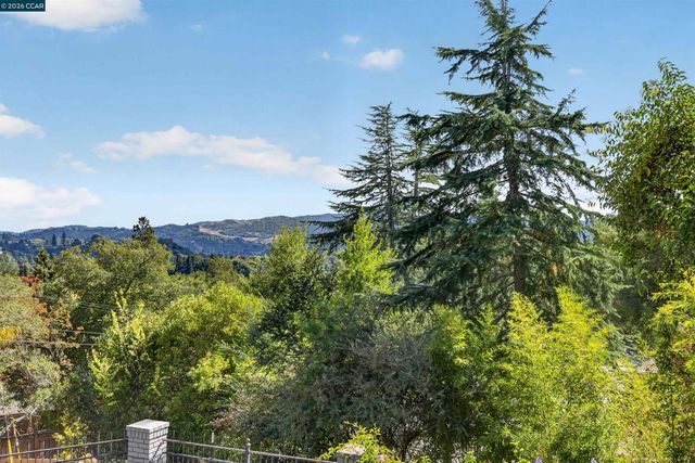 11 Las Palomas, Orinda, CA 94563