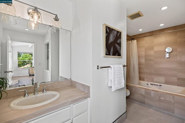 11 Las Palomas, Orinda, CA 94563