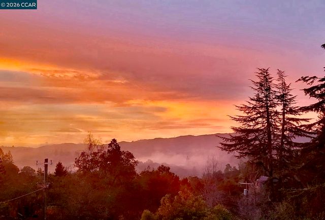 11 Las Palomas, Orinda, CA 94563