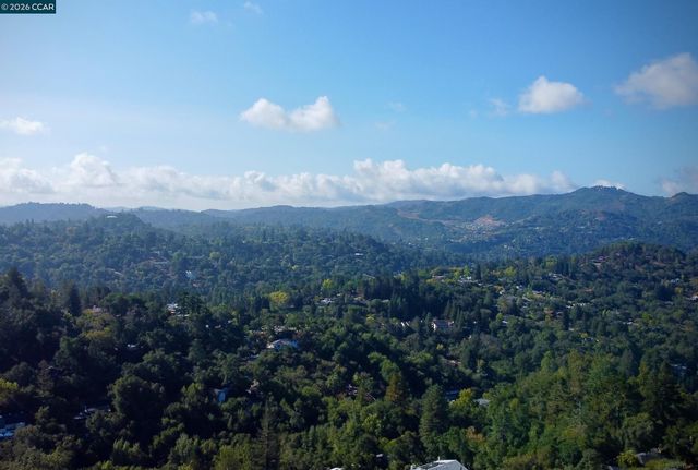11 Las Palomas, Orinda, CA 94563