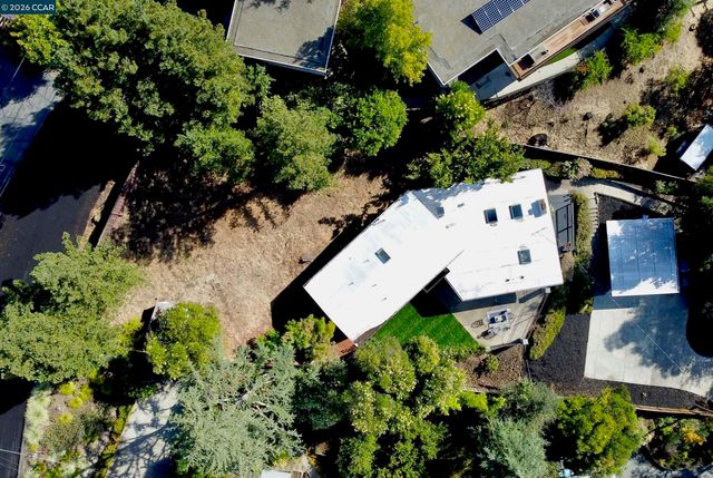 11 Las Palomas, Orinda, CA 94563