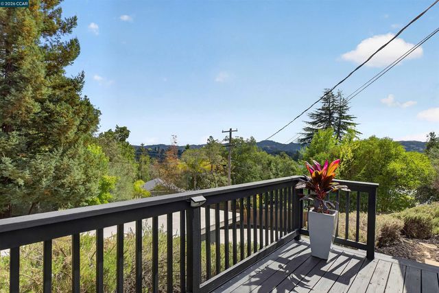 11 Las Palomas, Orinda, CA 94563