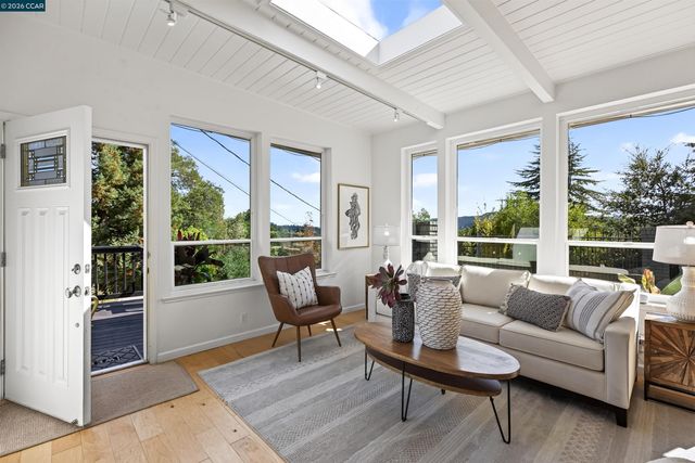 11 Las Palomas, Orinda, CA 94563