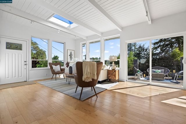 11 Las Palomas, Orinda, CA 94563