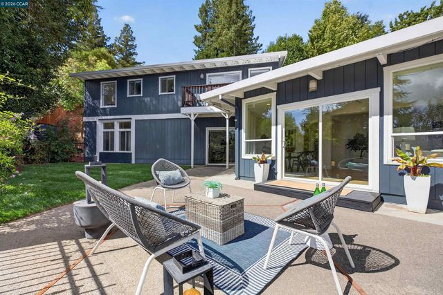 11 Las Palomas, Orinda, CA 94563