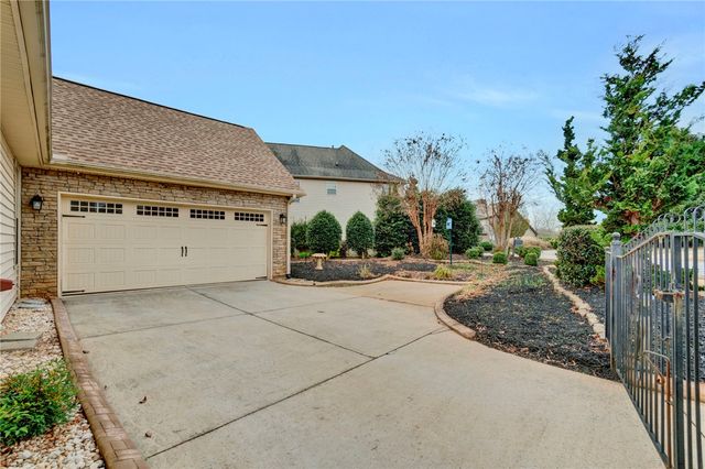 108 Bur Oak Drive, Taylors, SC 29687