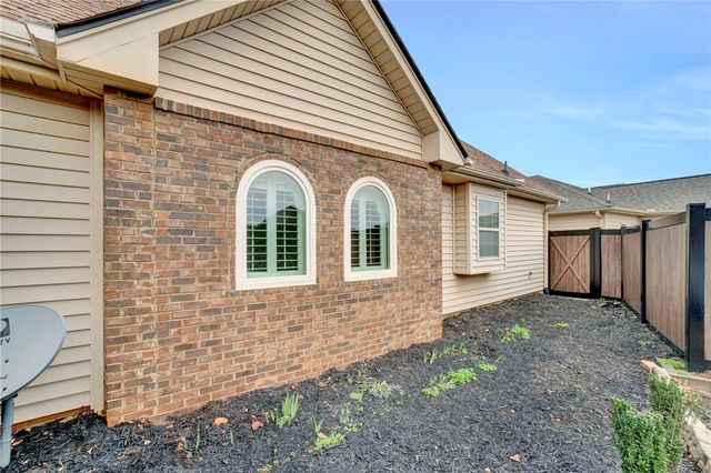 108 Bur Oak Drive, Taylors, SC 29687