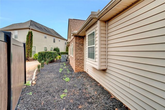 108 Bur Oak Drive, Taylors, SC 29687