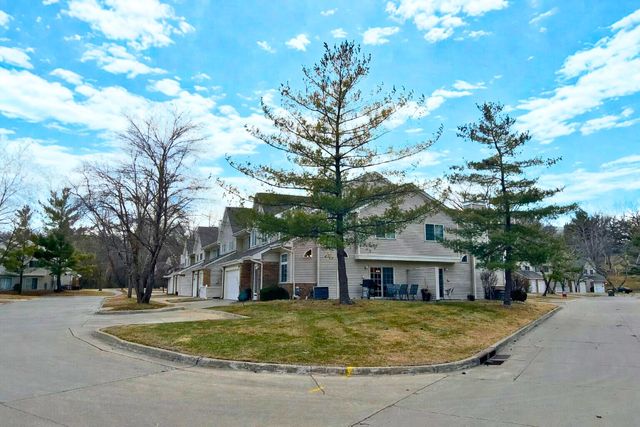 2241 Grand Avenue 11, West Des Moines, IA 50265