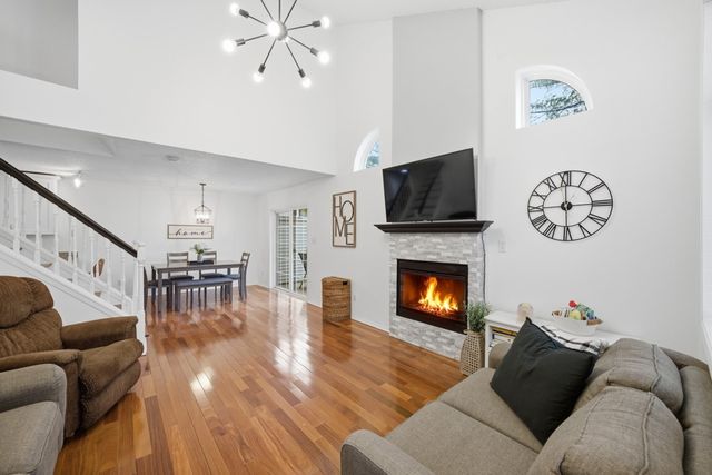 2241 Grand Avenue 11, West Des Moines, IA 50265