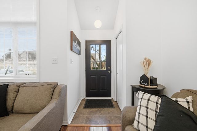 2241 Grand Avenue 11, West Des Moines, IA 50265