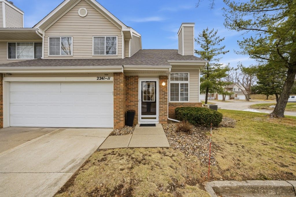 2241 Grand Avenue 11, West Des Moines, IA 50265