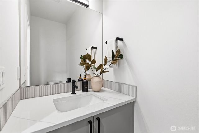 1706 B N 47th Street, Seattle, WA 98103