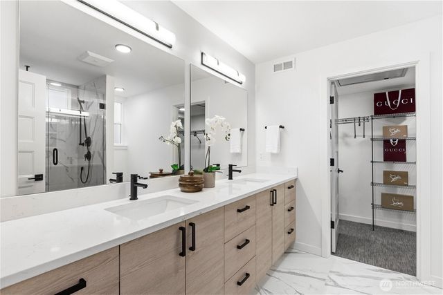 1706 B N 47th Street, Seattle, WA 98103