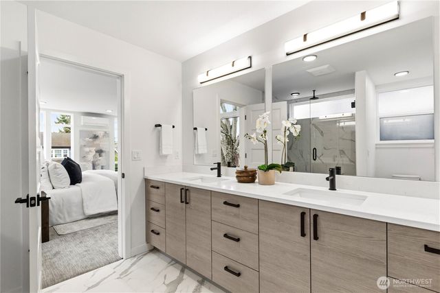 1706 B N 47th Street, Seattle, WA 98103