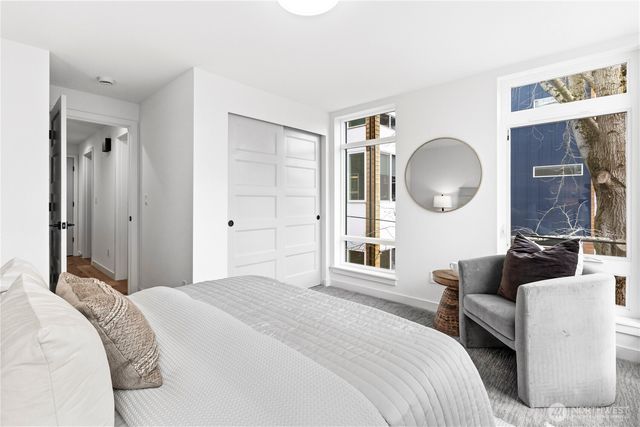 1706 B N 47th Street, Seattle, WA 98103