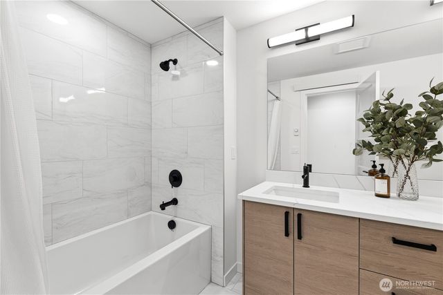 1706 B N 47th Street, Seattle, WA 98103