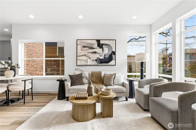 1706 B N 47th Street, Seattle, WA 98103