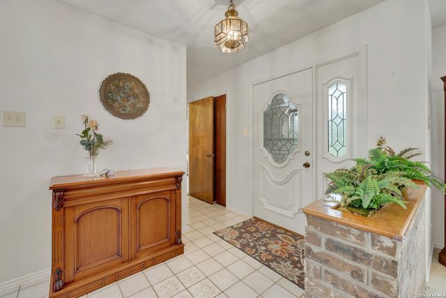 12737 WOMAN HOLLERING RD, Schertz, TX 78154