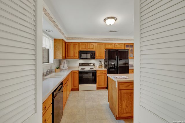 12737 WOMAN HOLLERING RD, Schertz, TX 78154