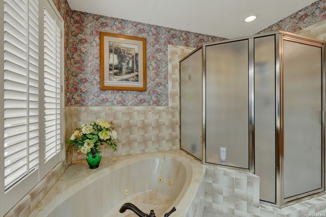 12737 WOMAN HOLLERING RD, Schertz, TX 78154