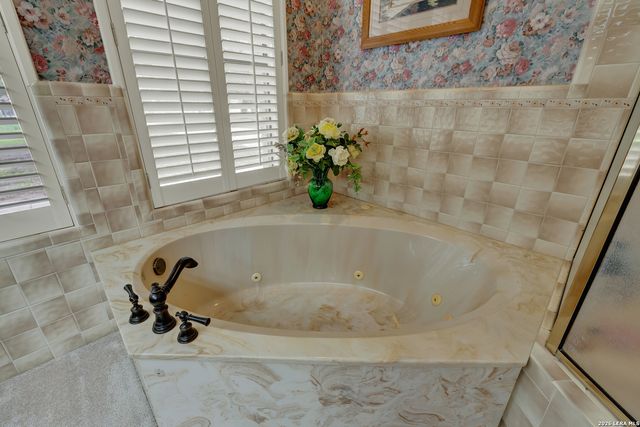 12737 WOMAN HOLLERING RD, Schertz, TX 78154