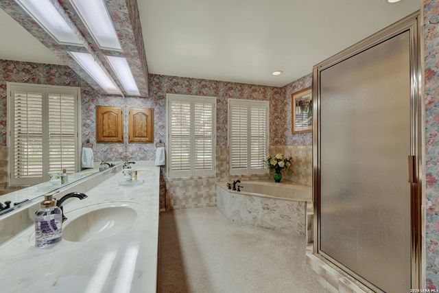 12737 WOMAN HOLLERING RD, Schertz, TX 78154