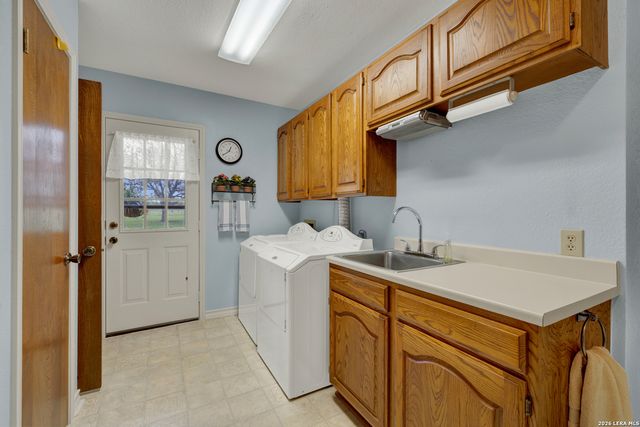 12737 WOMAN HOLLERING RD, Schertz, TX 78154