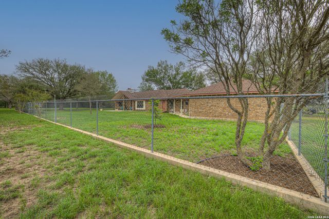 12737 WOMAN HOLLERING RD, Schertz, TX 78154