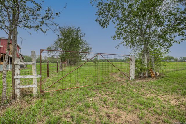 12737 WOMAN HOLLERING RD, Schertz, TX 78154