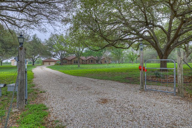 12737 WOMAN HOLLERING RD, Schertz, TX 78154