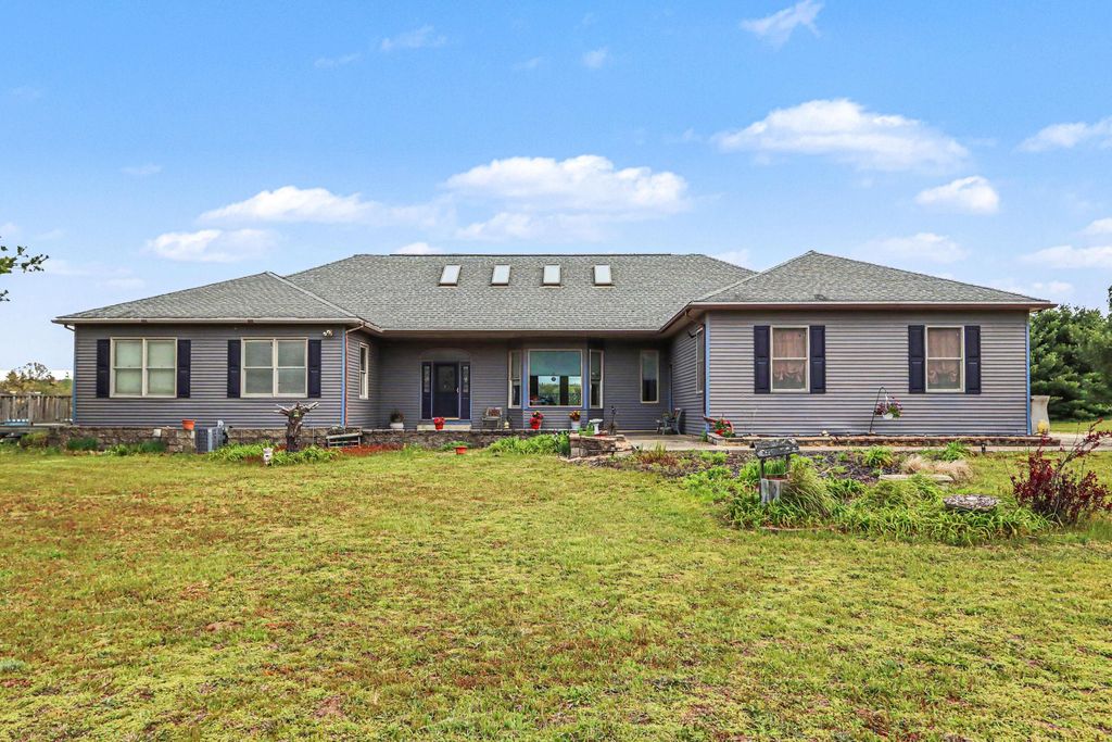32282 64th Avenue, Lawton, MI 49065