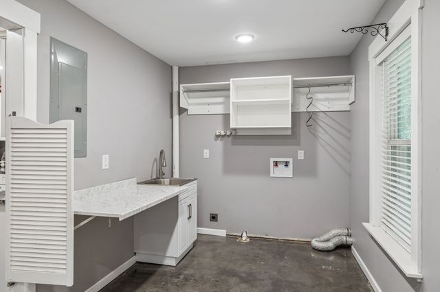 509 Iron Hill Rd, Burns, TN 37029