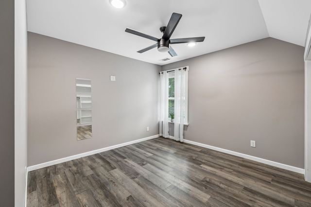 509 Iron Hill Rd, Burns, TN 37029