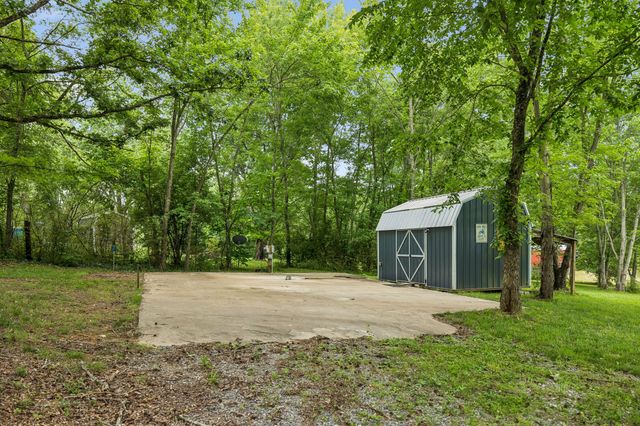 509 Iron Hill Rd, Burns, TN 37029