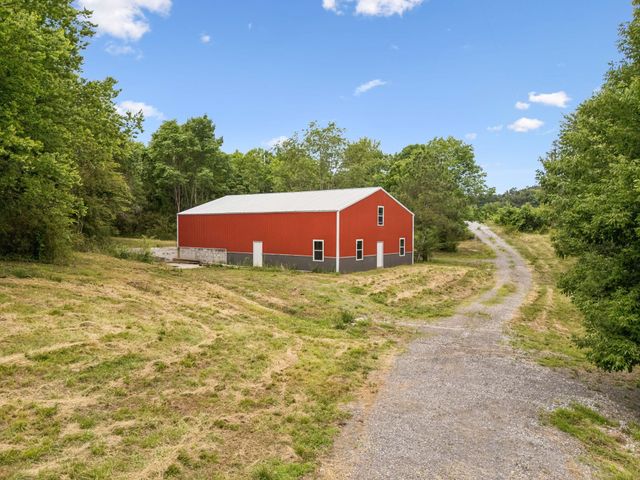 509 Iron Hill Rd, Burns, TN 37029
