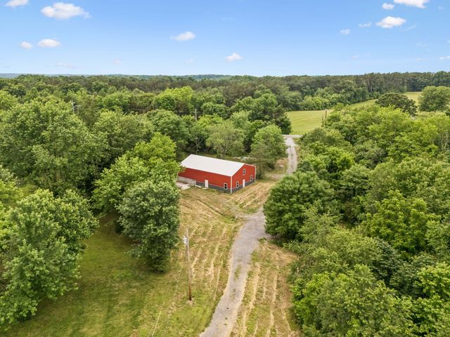 509 Iron Hill Rd, Burns, TN 37029