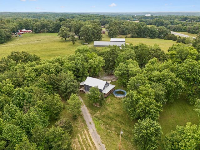 509 Iron Hill Rd, Burns, TN 37029
