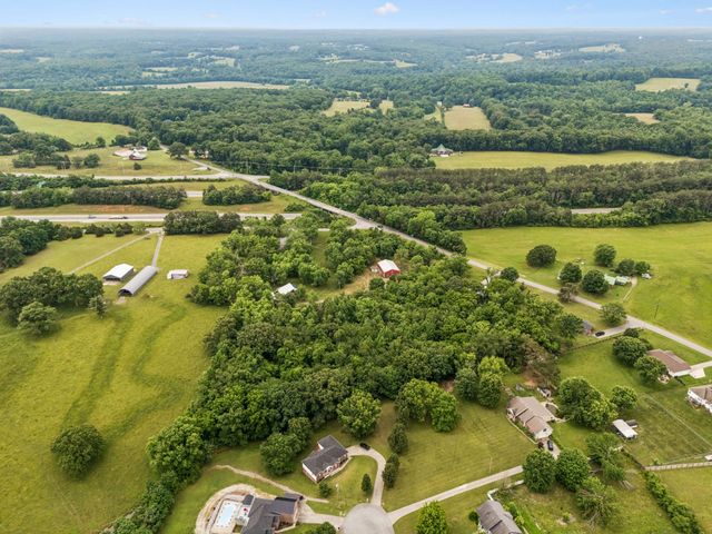 509 Iron Hill Rd, Burns, TN 37029
