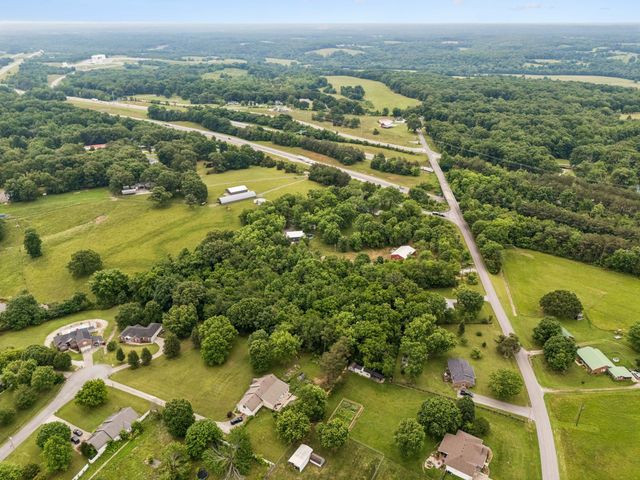 509 Iron Hill Rd, Burns, TN 37029
