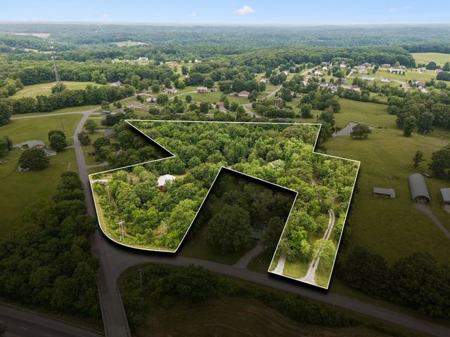509 Iron Hill Rd, Burns, TN 37029