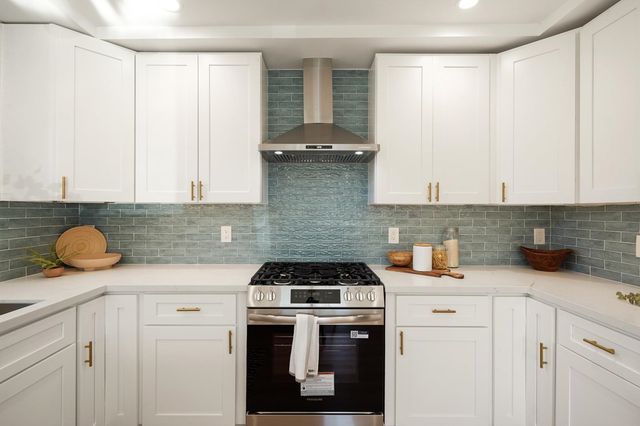 2151 Santa Rita St, Oakland, CA 94601