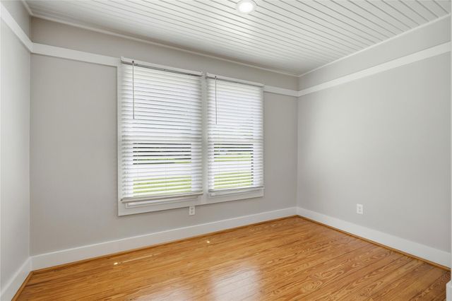 674 E Walnut ST, La Grange, TX 78945