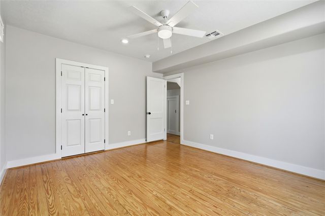 674 E Walnut ST, La Grange, TX 78945