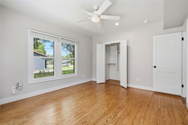 674 E Walnut ST, La Grange, TX 78945